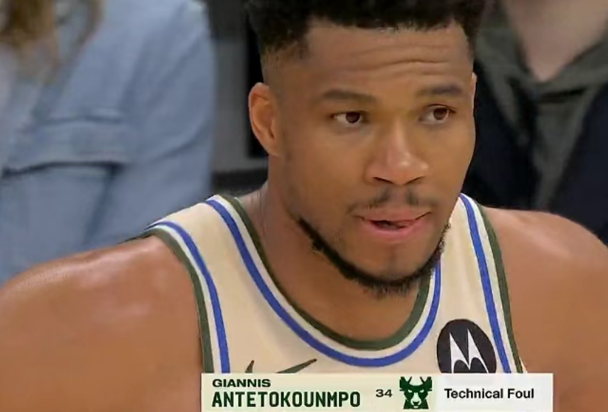 世界杯赛事直播软件下载-字母哥24分吃T复出全败！雄鹿遭老鹰16分逆转 奥孔古21+8