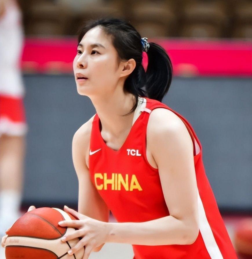 世界杯赛事直播软件下载-中国女篮新动态！14人名单出炉，30岁老将惊喜回归，比赛时间如下